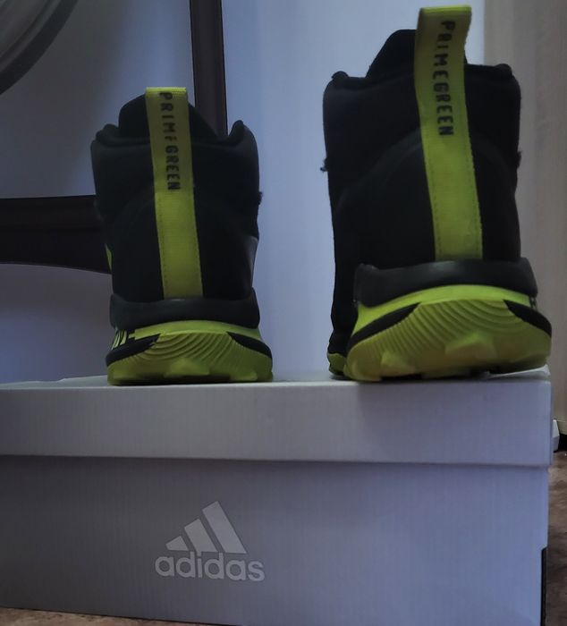 Кроссовки Адидас