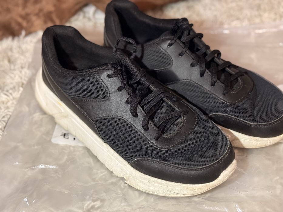 продам кроссовки