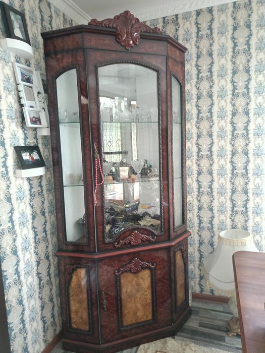 Придётся стол стулья и Угловой шкаф