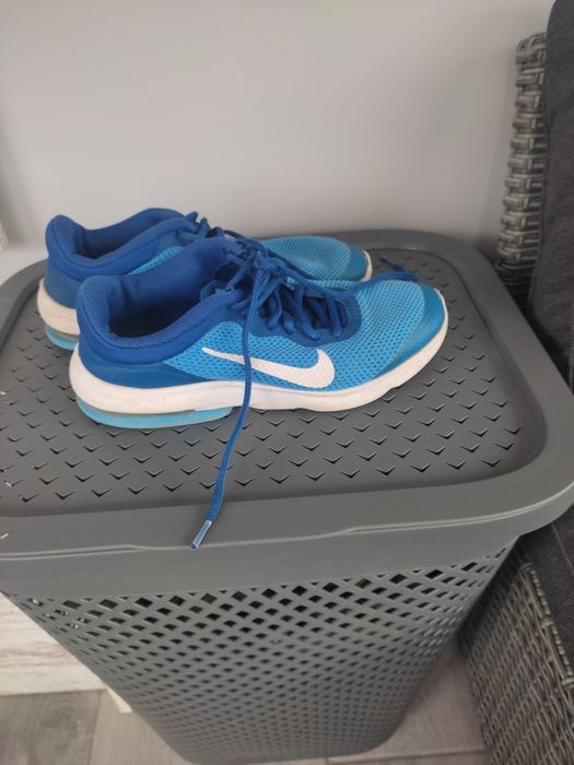 Маратонки NAIK и ADIDAS