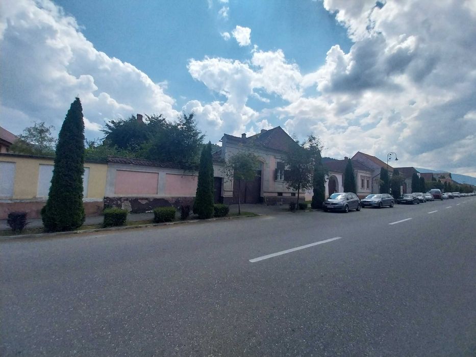 Doua case autentice intr-o curte de 1282 mp- zona centrala Rasnov