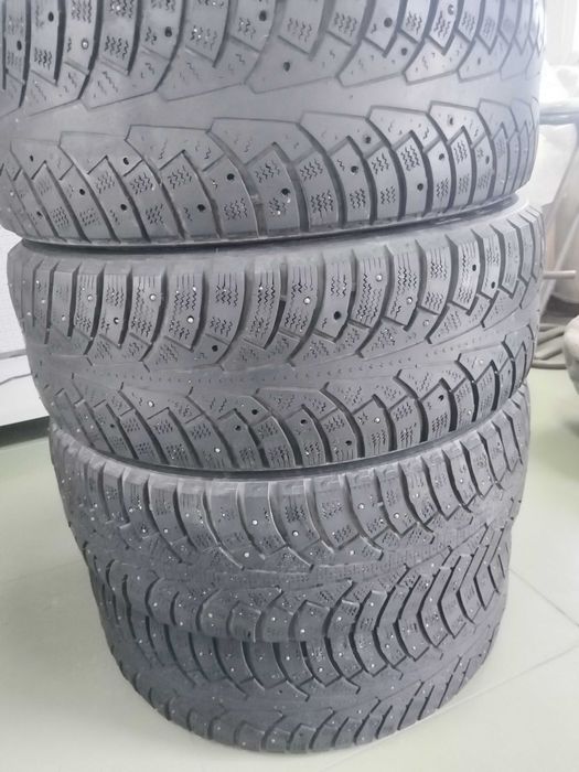 Продам шины зимние R17
