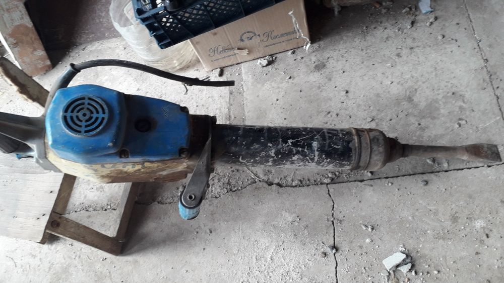 Продам отбойник, 380 В