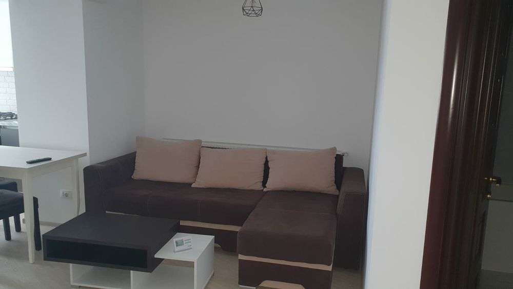 Închiriez studio
