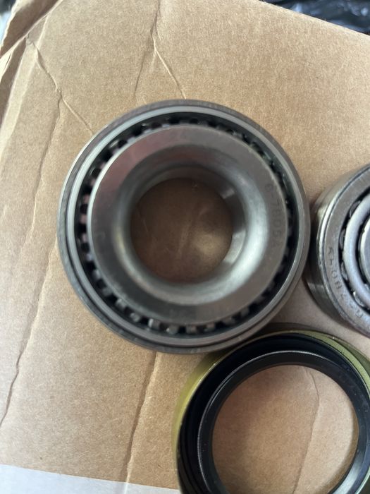 Продавам комплект предни лагери за Лада