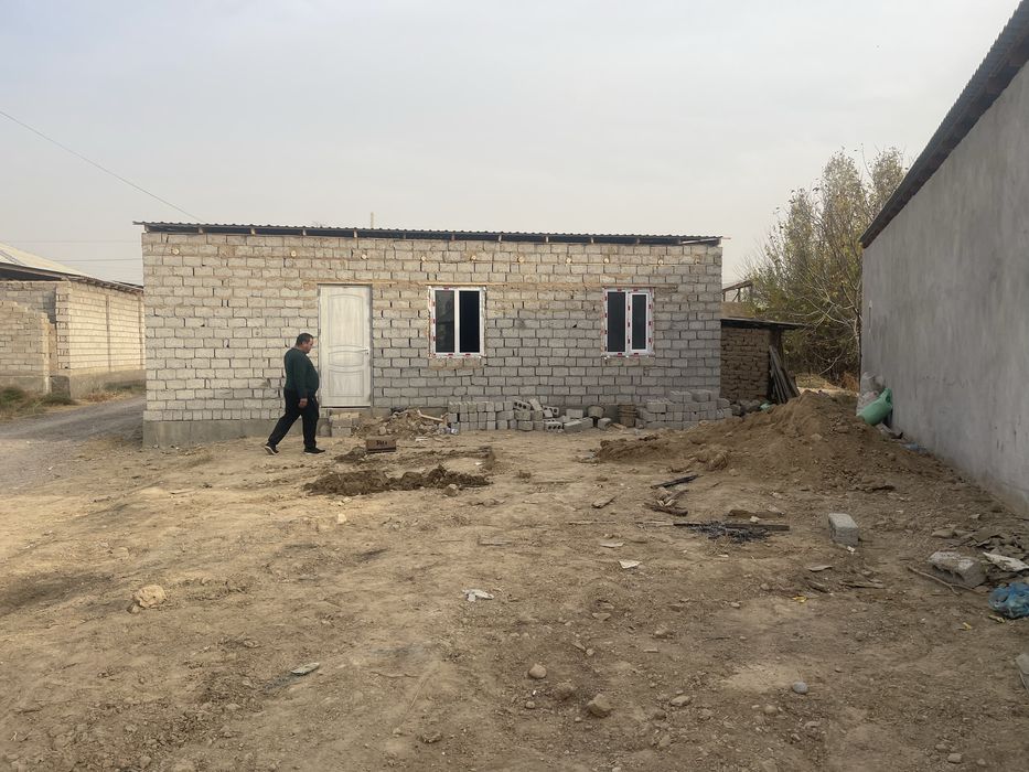 Уй сотилади 1 .5 ярим сотик