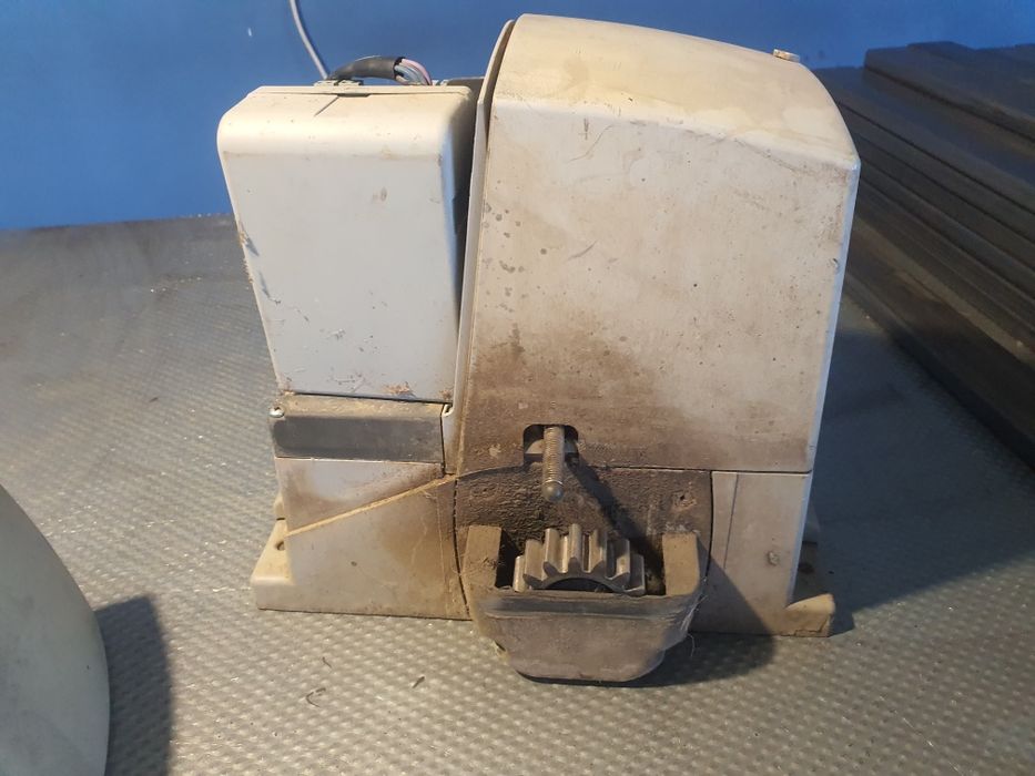 Automatizare Nice Robus600 defecta, pentru poarta culisanta