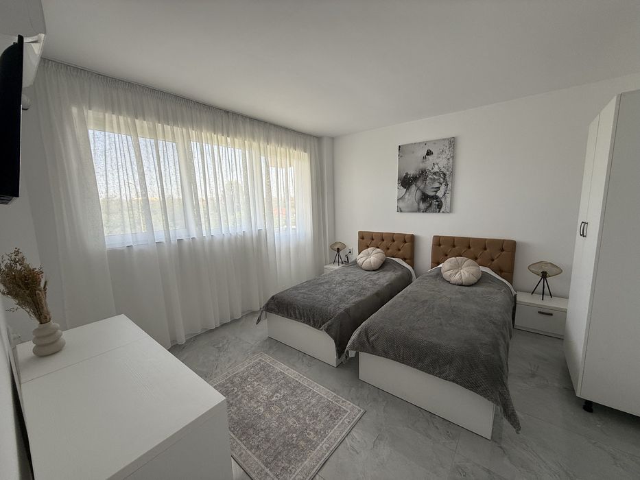 Inchiriez apartament