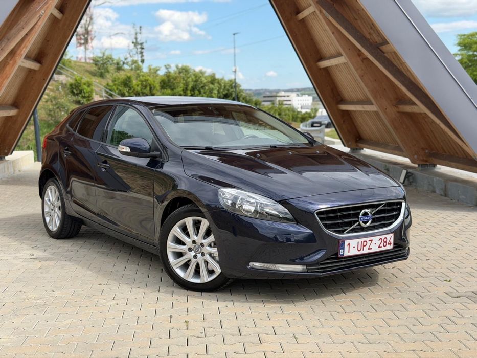 volvo v40