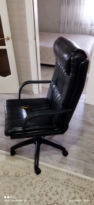 Продам кресло офисное.
