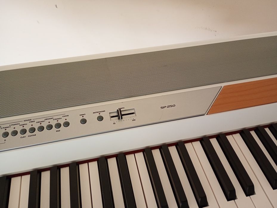 KORG SP-250 White 88 GHS pian digital profesional de scenă orga