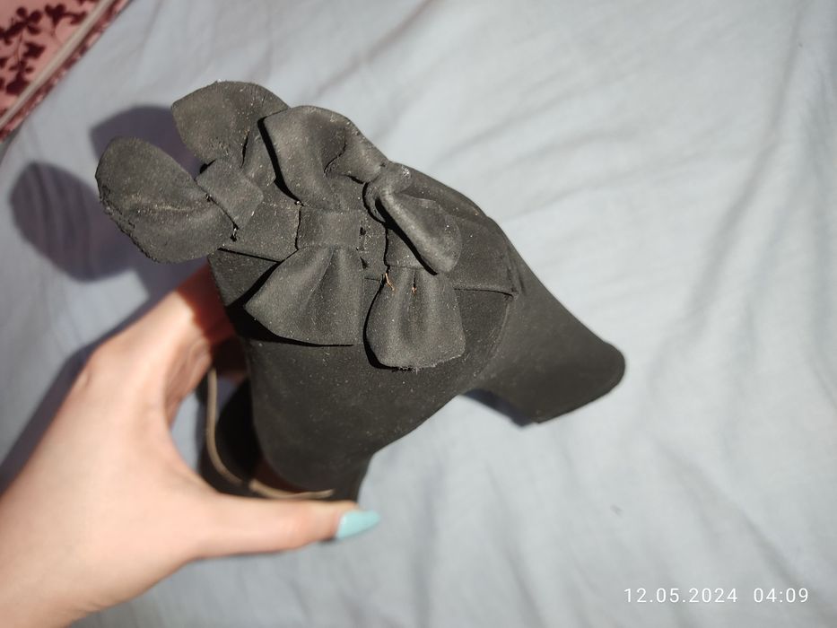 Вечерние замшевые туфли