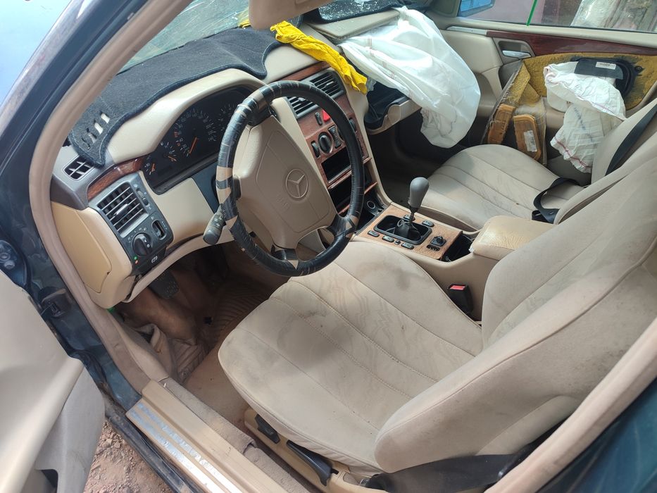 По запчастям продаётся МЕРСЕДЕС W210 E200
