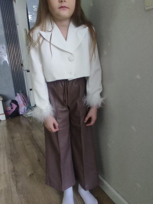 Продам одежду на девочку 120 см