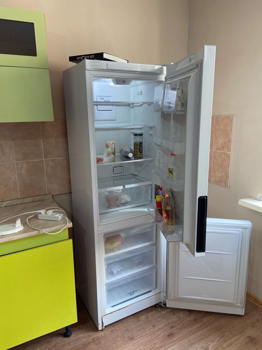 Холодильник Hotpoint-Ariston