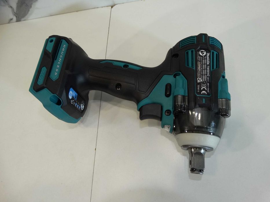Makita TW 004 XGT 40 V  - Мощен гайковерт 350 Нм