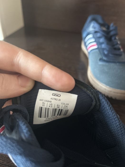 Продам обувь тенниски для мальчика