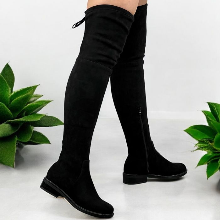 Нови черни велурени ботуши
39 номер
40 лв