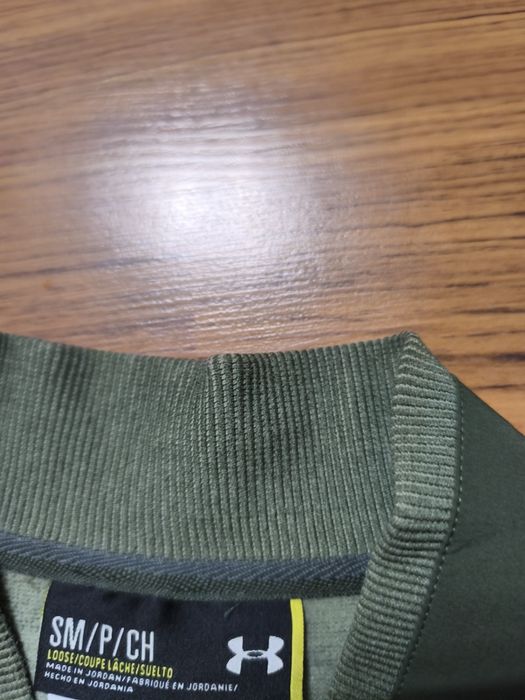 Продавам суичер на Under armour чисто нов