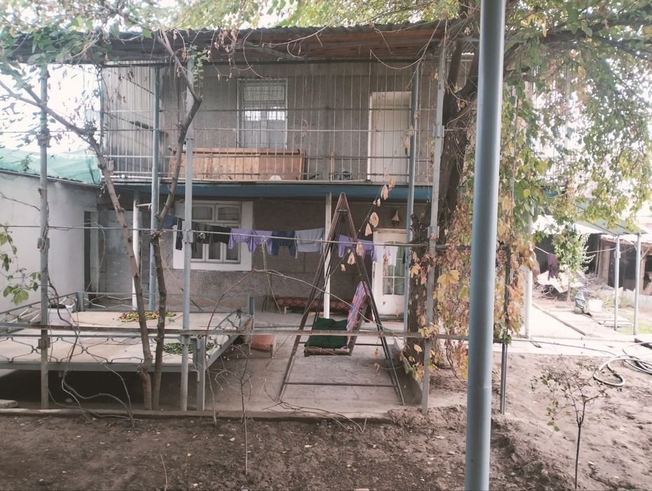 Uy sotiladi 2 qavatli