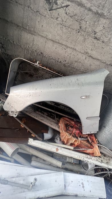 Крыло левое на краун маджеста