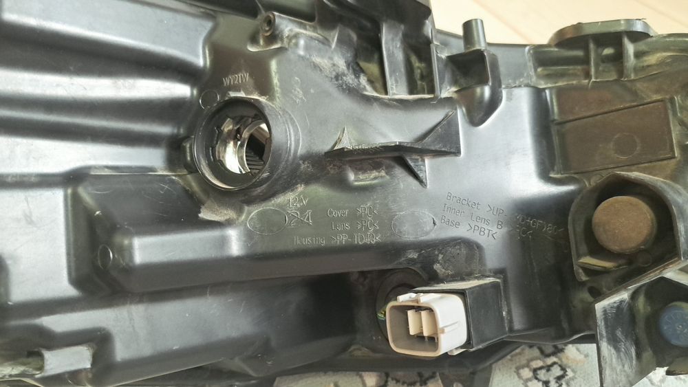 Toyota Corolla фара e210