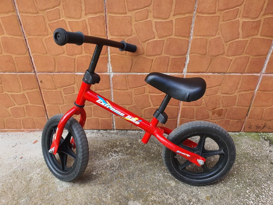 Bicicleta de echilibru rosie pentru copii