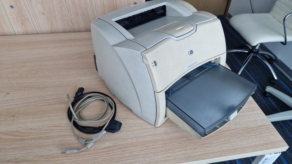 Продаю принтер HP 1300