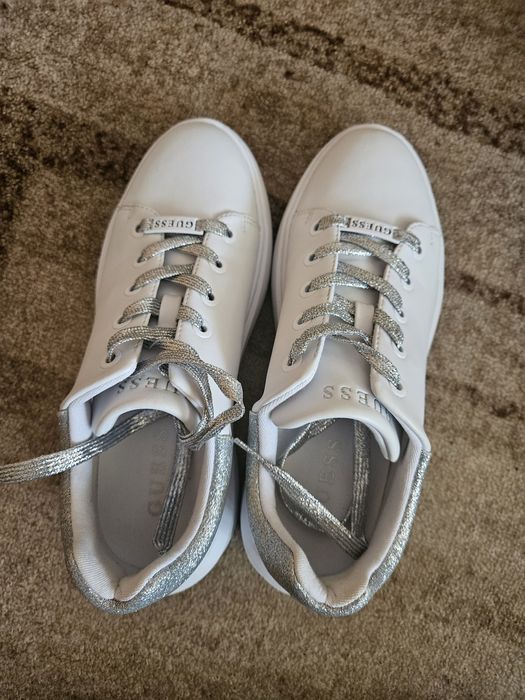 Нови сникърси Guess