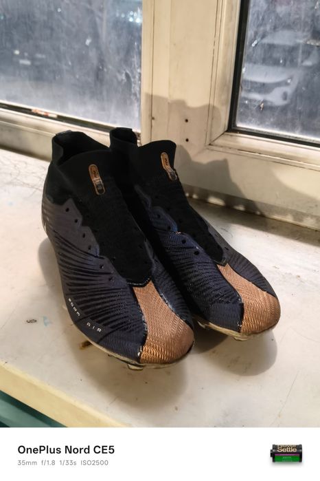 Продам бутсы айрзум