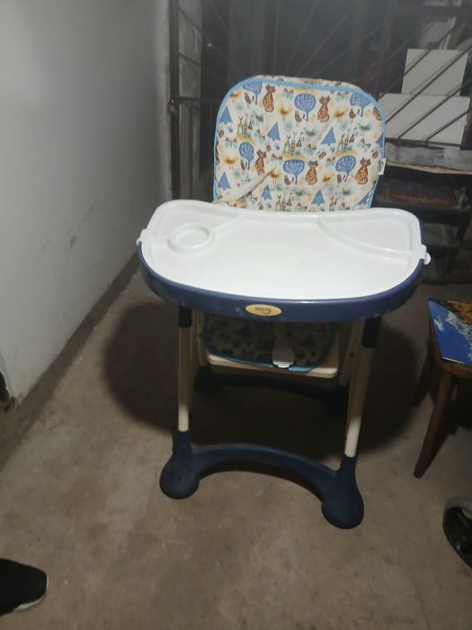 Vând scaun pt copil