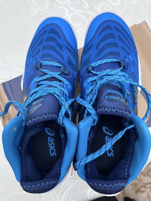 Волейбольные кроссовки ASICS Metarise