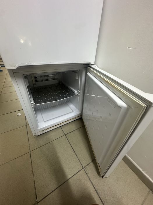 Холодильник в хорошем состояния