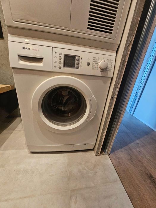 Комплект пералня и сушилня Bosch Sensitive 7 със стойка