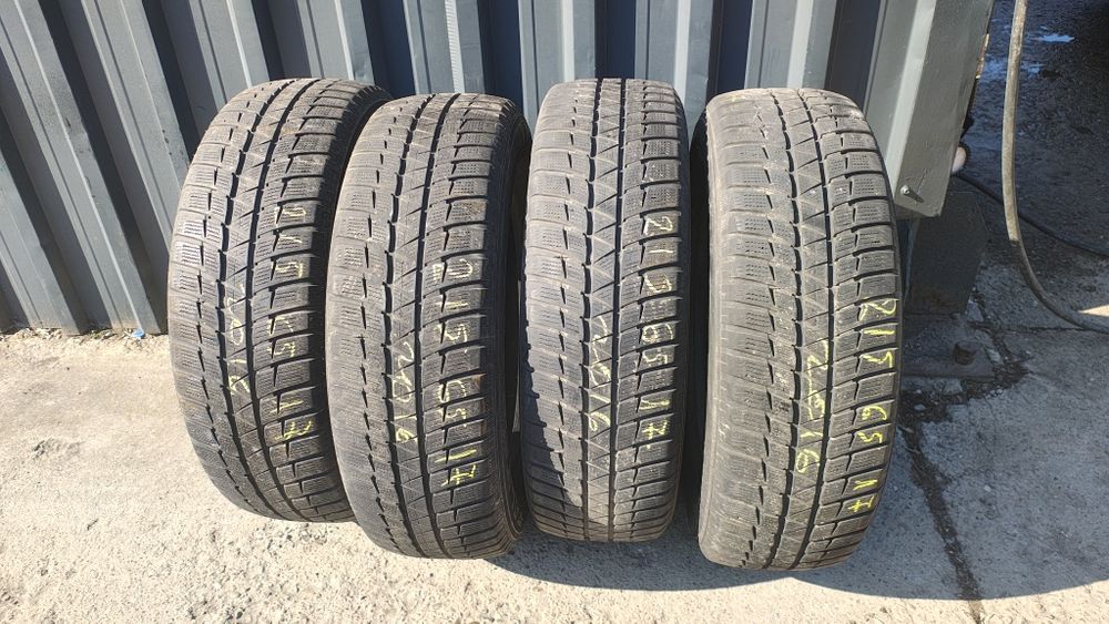Vând anvelope 215/65/17