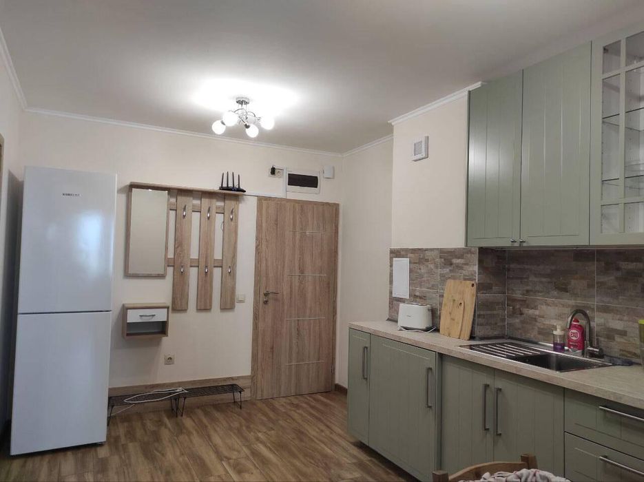 Дава се под наем Тристаен апартамент в Бургас, Зорница - 60 кв.м за 1224 € - Снимка #1