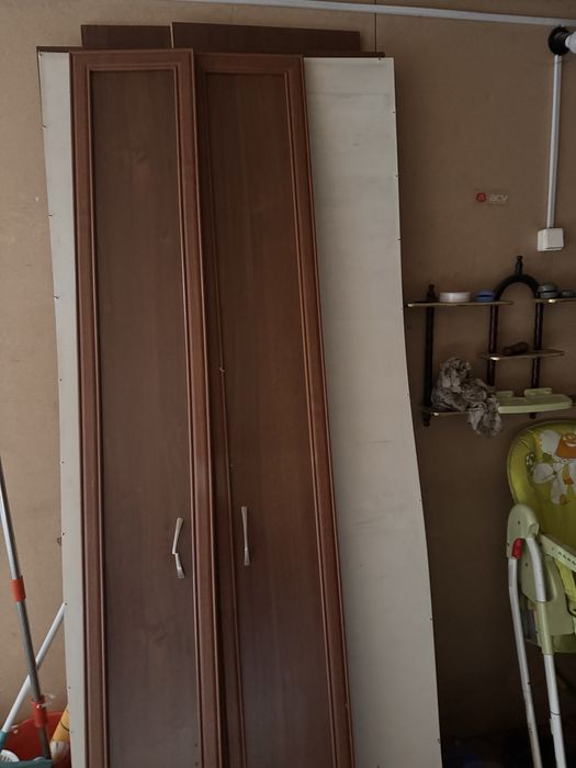 Продам угловую прихожую
