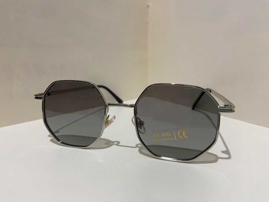 Очки солнцезащитные