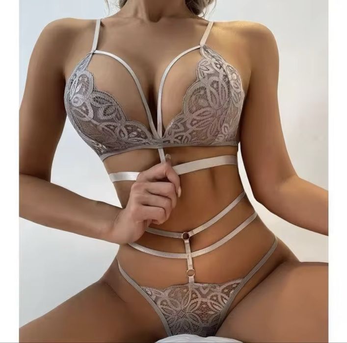 Lenjerie Intimă Dantelată – Set Sexy și Confortabil