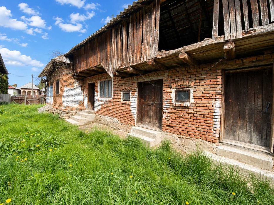 Casă cu teren 1200 mp + loturi suplimentare 800+200 mp | total 2200 mp | Bădești, Argeș – 24.650 €