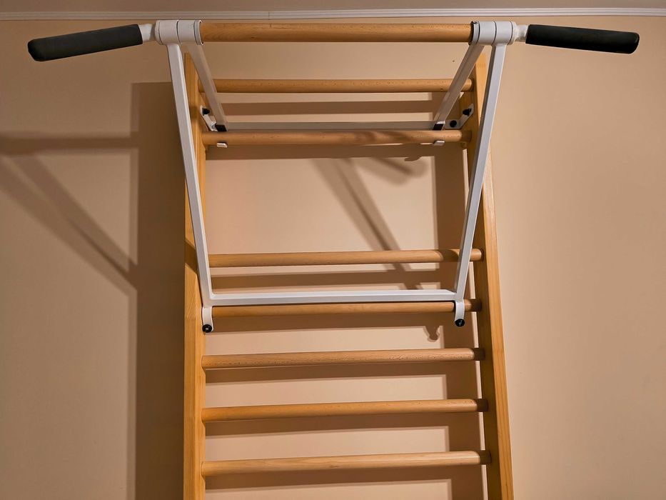 Spalier gimnastica + Bara tractiuni (ca nou)