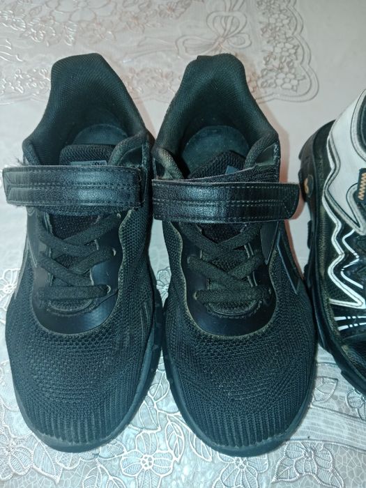 Сандали и кроссовки на мальчика 33размер