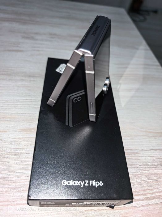 Продава се Samsung Z flip 6 в перфектно састояние без забележки 12GB 256 палене комплект телефона е купуван от зора