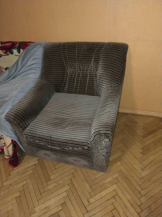 Разтегателен диван + 2 фотьойла