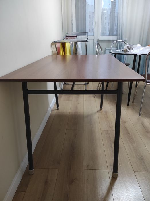 Продам стол обеденный