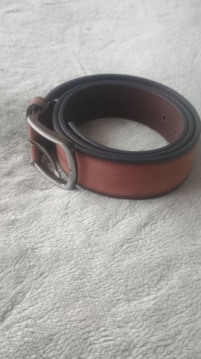 Curea nouă, piele, bărbați.