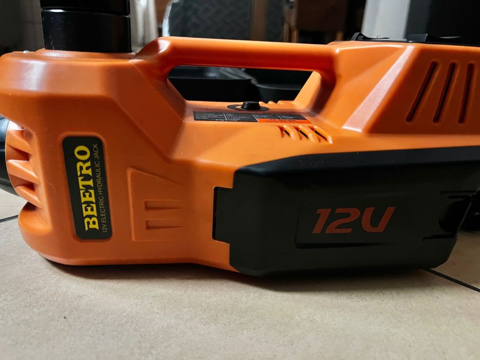 Compresor electric hidraulic 12 v cu cric si încărcare la mufa