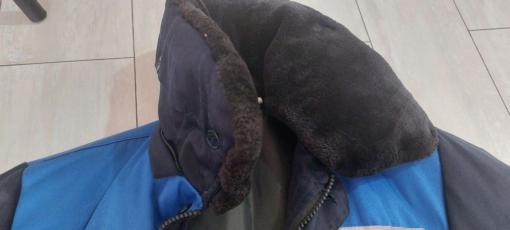 Продаю зимнию спец одежду