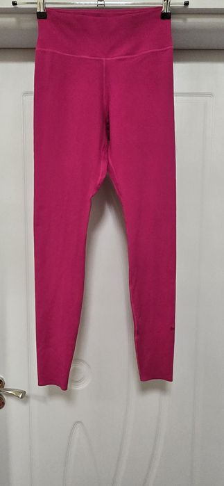 Дамско оригинално клинче.  В безупречен вид.  Nike DRI FIT