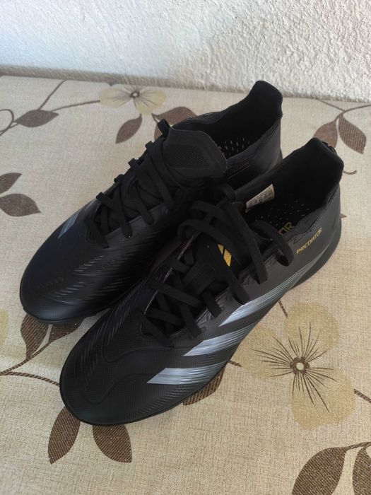 Фуболни стоножки Adidas Predator League TF